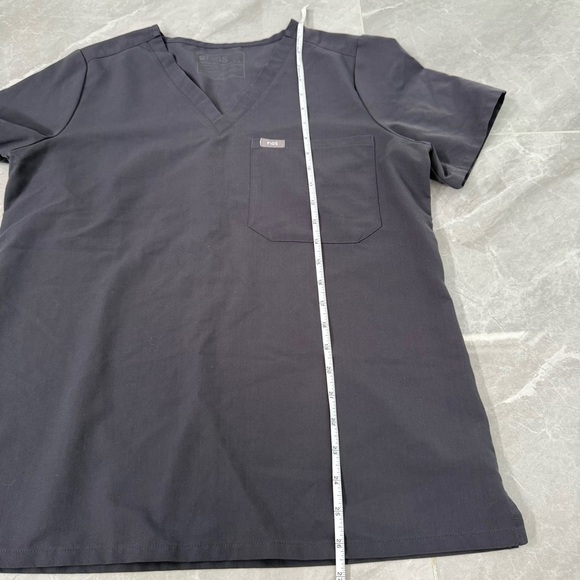 Women’s Figs Catarina One Pocket V-Neck Scrub Top Style FW1000 Size Medium - Picture 12 of 16